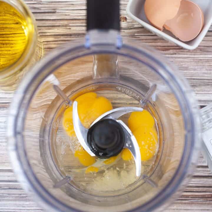 Mixing eggs in a blender to make five minute mayonnaise