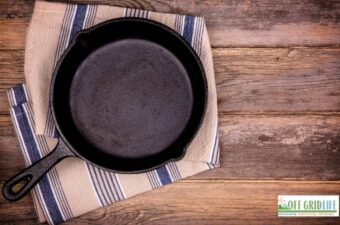 a picture of a single cast iron skillet on a blue and white wash cloth