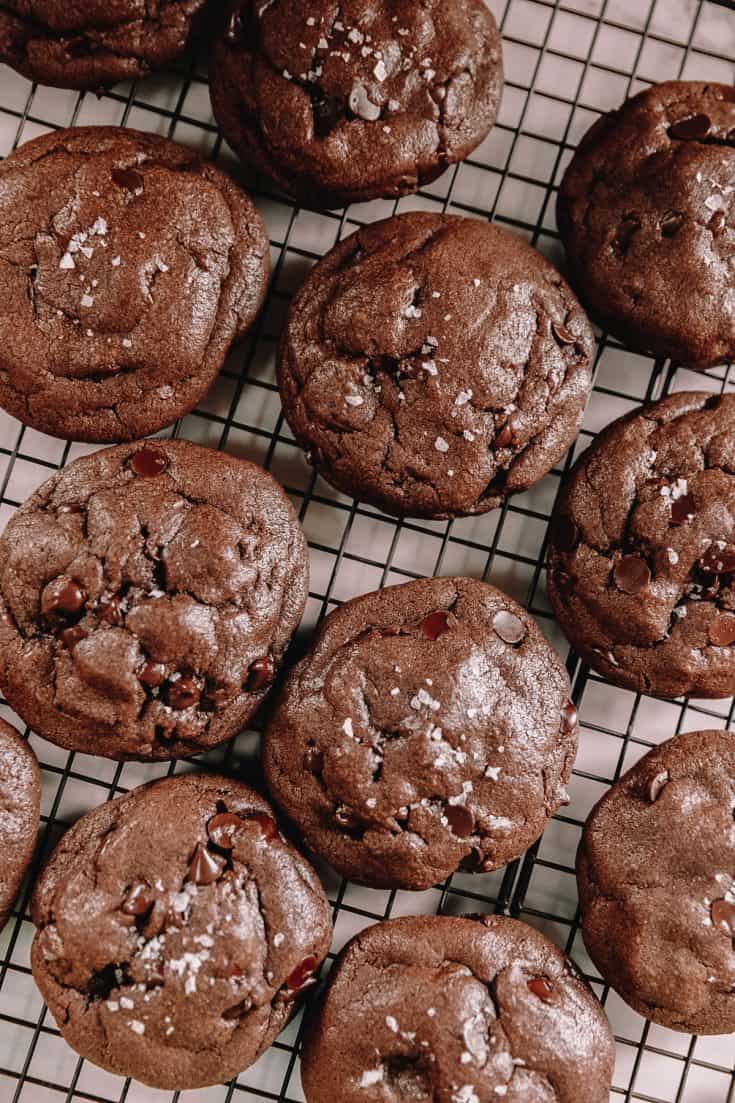 A glass carafe filled with simple syrup, sliced pears, and cinnamon sticks sits on a wooden table, perfect for homemade food gifts. Text reads "How to Make Simple Syrup.