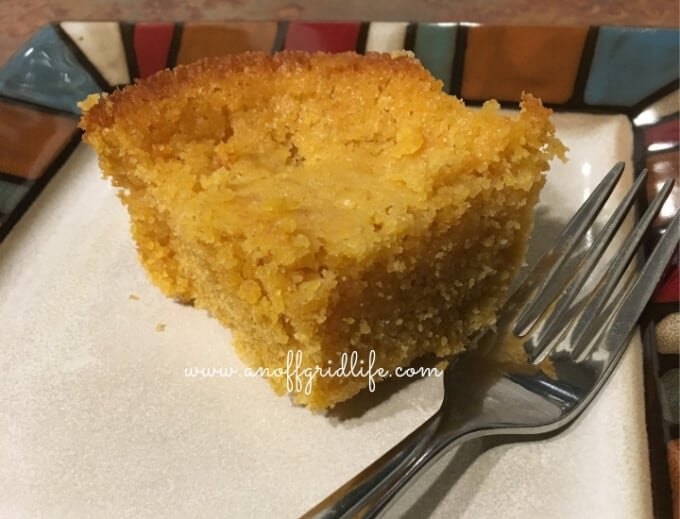 This easy honey graham cornbread recipe uses vinegar, skim milk powder and water for a lighter-than-usual old-fashioned family favourite! #honeygrahamcornbreadrecipe #grahamcornbread #cornbreadrecipe