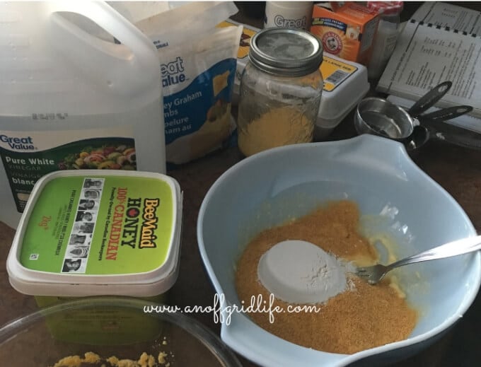 This easy honey graham cornbread recipe uses vinegar, skim milk powder and water for a lighter-than-usual old-fashioned family favourite! #honeygrahamcornbreadrecipe #grahamcornbread #cornbreadrecipe