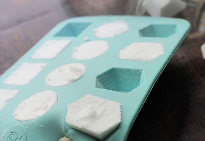 Let homemade toilet bombs harden in the soap mold