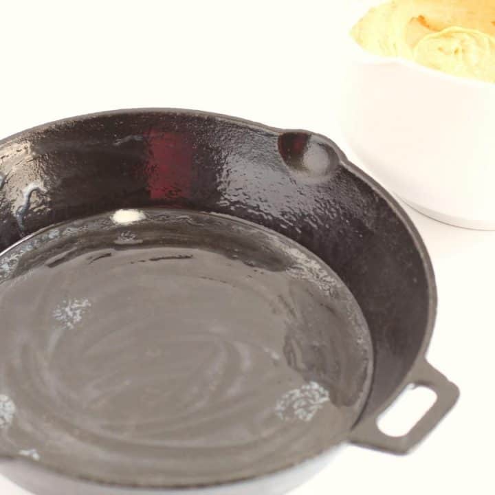 Pumpkin-Cinnamon-Roll-Skillet-Cake-Recipe-8