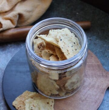 Sourdough Discard Crackers in jar.
