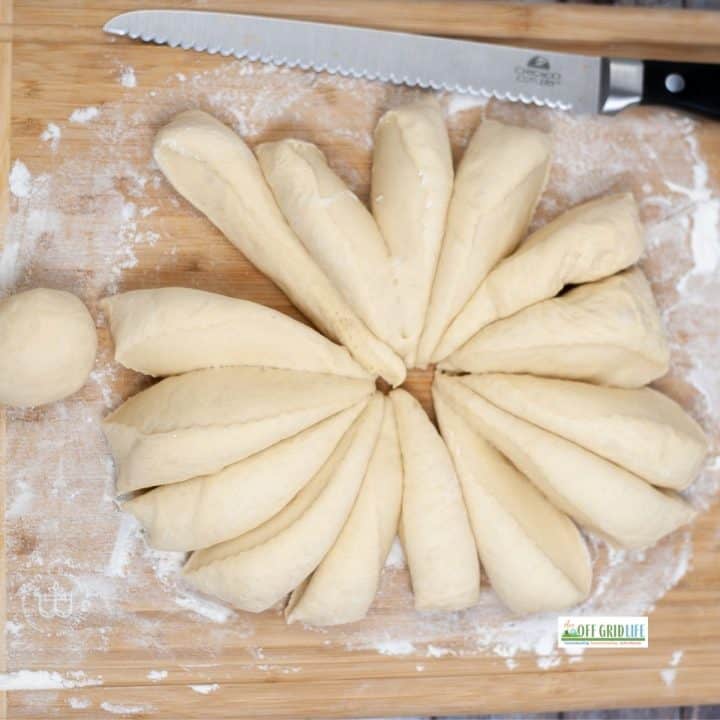 dinner rolls dough pieces